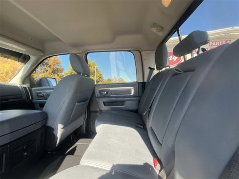 Used 2017 RAM 2500 SLT w/ Luxury Group image 13