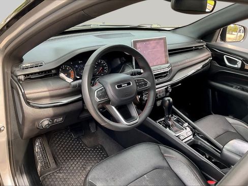Used 2023 Jeep Compass Trailhawk w/ Trailhawk Convenience Group AWD/4WD image 17