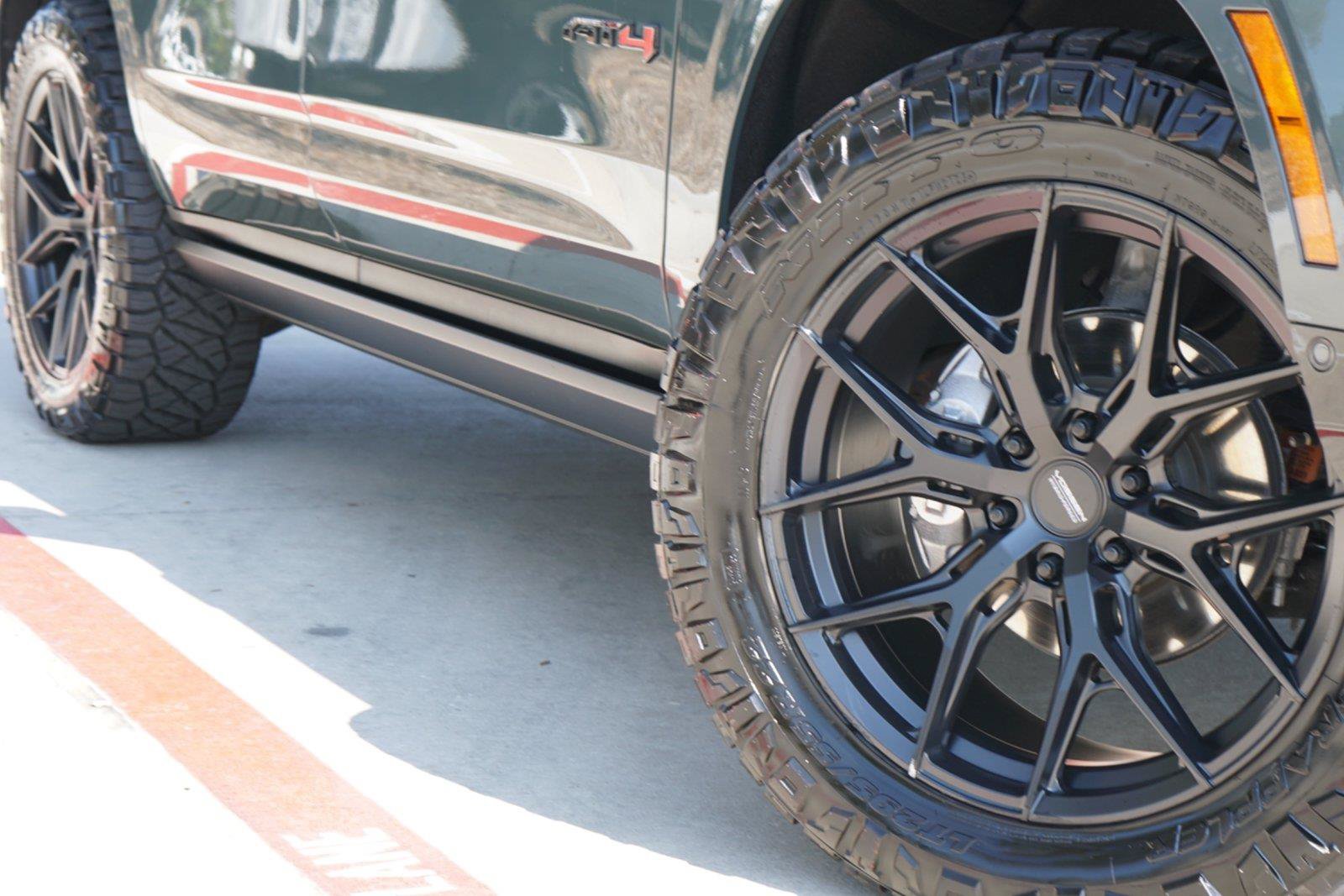 Used 2025 GMC Yukon AT4 Ultimate AWD/4WD image 2