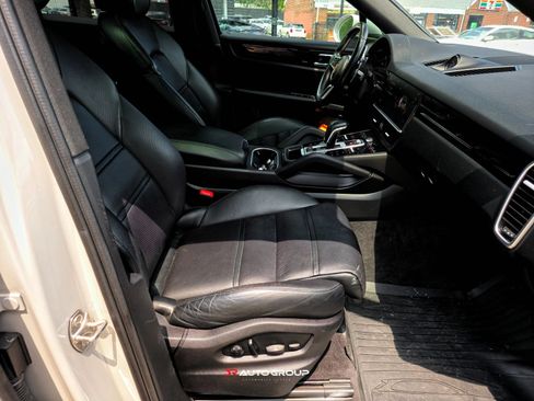 Used 2022 Porsche Cayenne Coupe AWD/4WD image 41