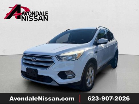 Used 2018 Ford Escape SE FWD image 1