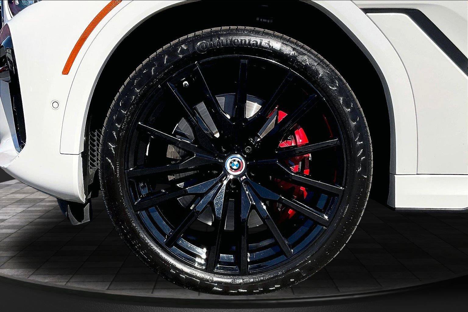 Used 2022 BMW X6 M50i AWD/4WD image 10