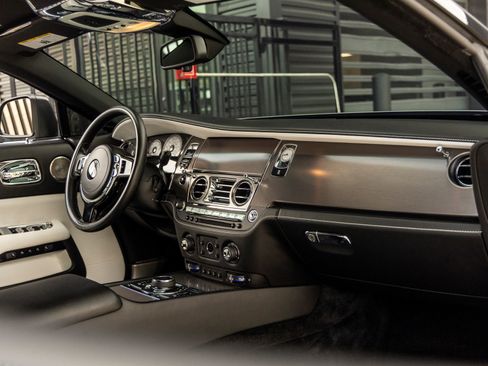 Used 2018 Rolls-Royce Wraith RWD image 57