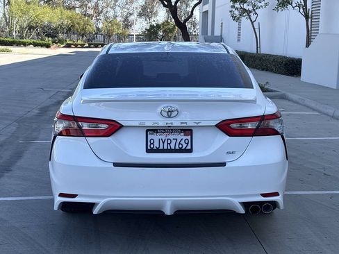 Used 2019 Toyota Camry SE w/ Carpet Mat Package FWD image 4