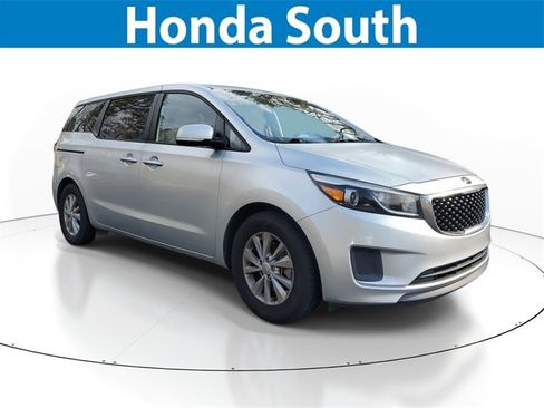 Used 2017 Kia Sedona L image 1