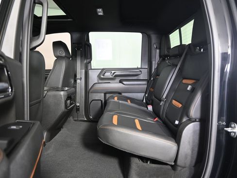 Used 2024 GMC Sierra 2500 AT4 w/ AT4 Premium Plus Package AWD/4WD image 17