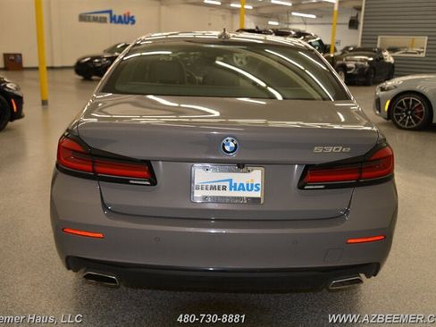 Used 2022 BMW 530e w/ Premium Package image 11