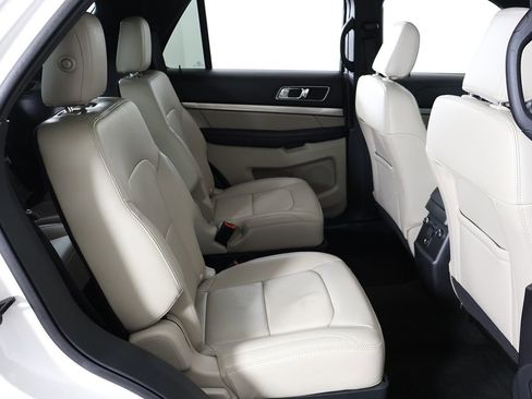 Used 2018 Ford Explorer XLT w/ Equipment Group 202A AWD/4WD image 37