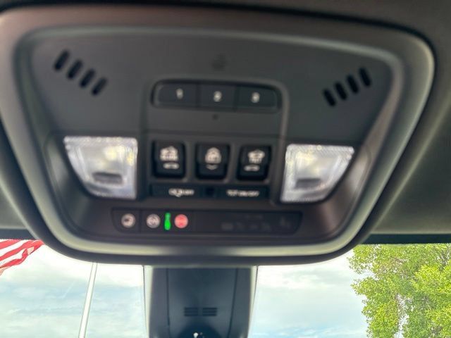 Certified 2023 Chevrolet Traverse High Country AWD/4WD image 17