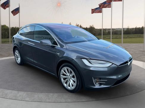 Used 2017 Tesla Model X 75D AWD/4WD image 8