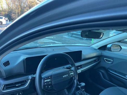 Used 2025 Kia K4 LXS image 32
