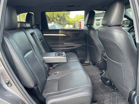 Used 2016 Toyota Highlander LE FWD image 23