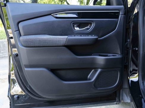 Used 2025 Honda Pilot Sport image 36