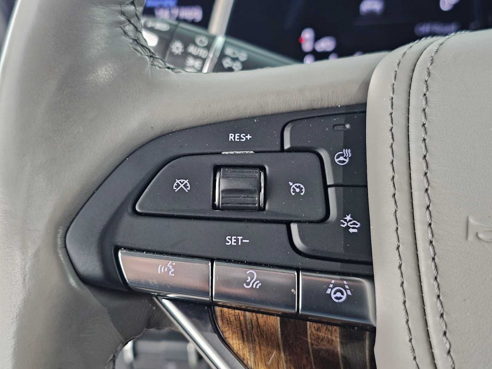 Used 2023 Cadillac Escalade Sport Platinum AWD/4WD image 31