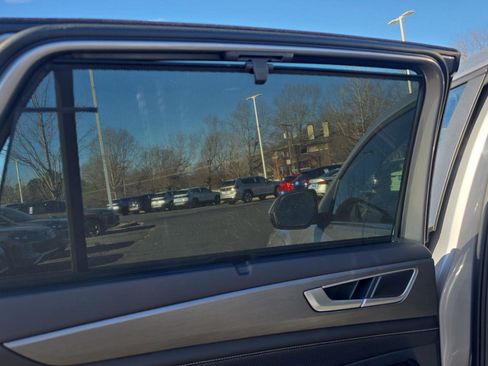 Used 2024 Volkswagen Atlas Cross Sport SE image 11