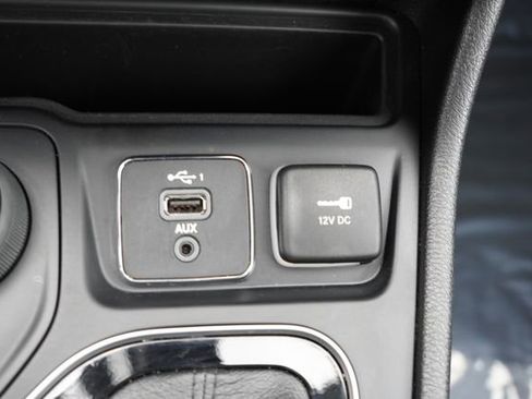 Used 2021 Jeep Cherokee Limited AWD/4WD image 30