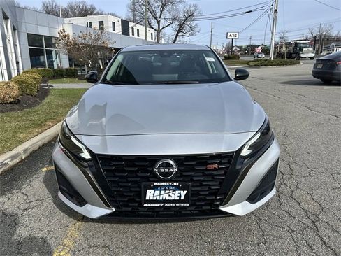 Used 2023 Nissan Altima 2.5 SR w/ SR Premium Package image 3