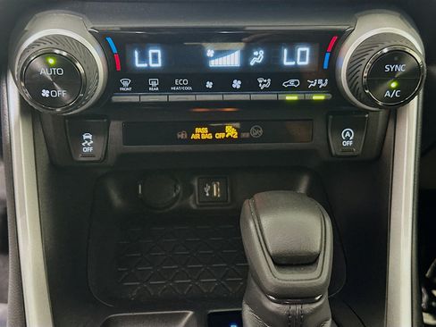 Used 2025 Toyota RAV4 XLE w/ Convenience Package FWD image 23