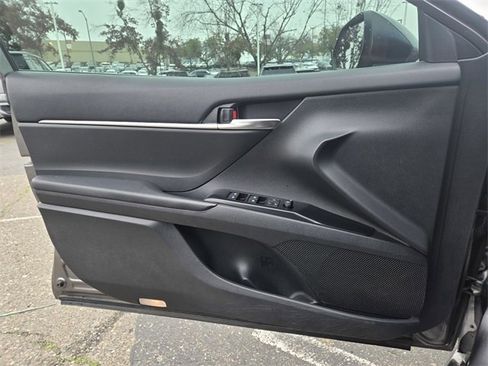 Used 2018 Toyota Camry LE image 24