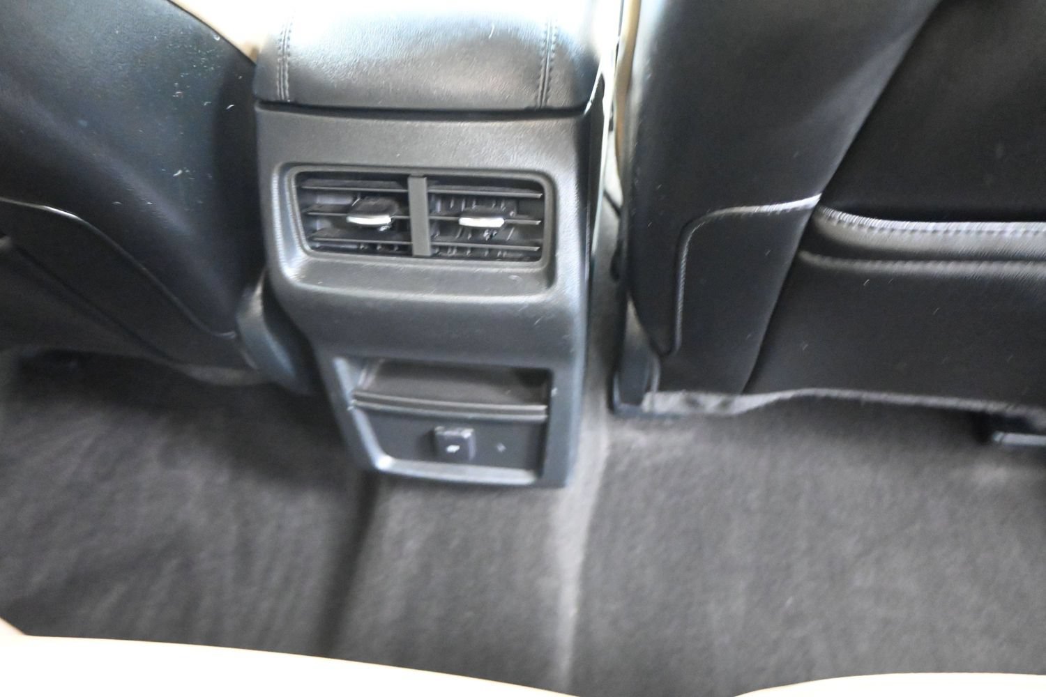 Used 2020 Ford Edge SEL FWD image 16