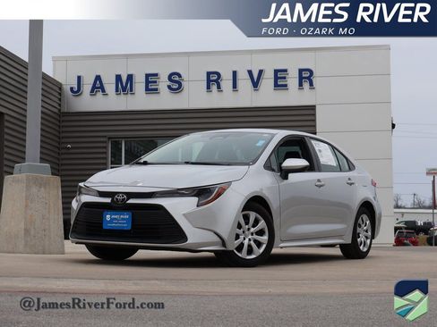 Used 2025 Toyota Corolla LE image 1