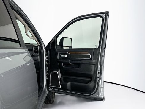 Used 2024 RAM 2500 Laramie image 31