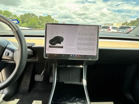 Used 2021 Tesla Model Y Long Range AWD/4WD image 16