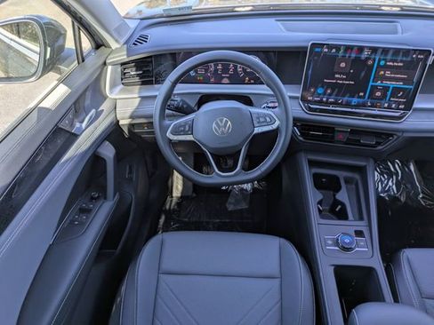 New 2026 Volkswagen Tiguan SE FWD image 18