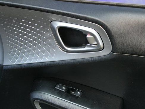 Used 2022 Kia Soul LX w/ Technology Package FWD image 8