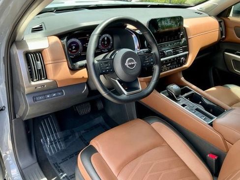 Used 2024 Nissan Pathfinder Platinum FWD image 21