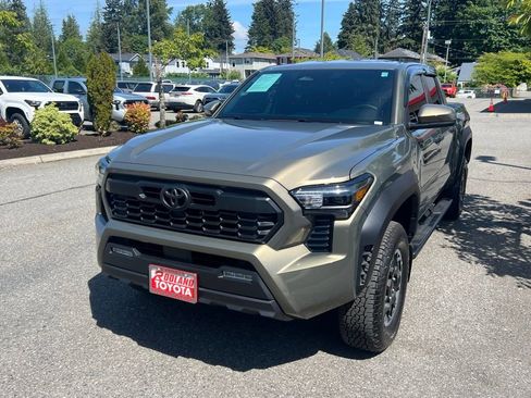 Certified 2025 Toyota Tacoma TRD Off-Road AWD/4WD image 5