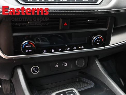 Used 2023 Nissan Rogue SV FWD image 19