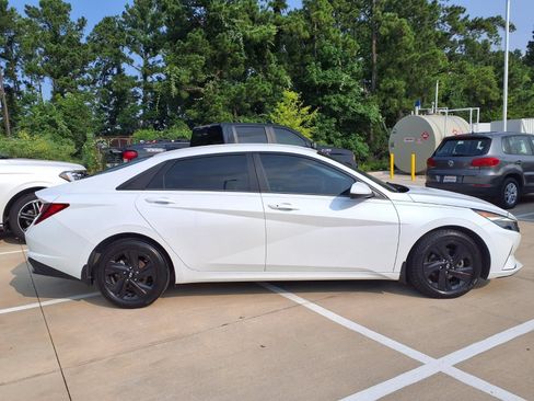 Used 2022 Hyundai Elantra SEL FWD image 4