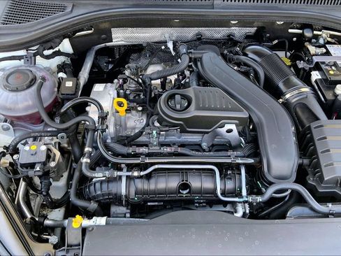 Certified 2025 Volkswagen Jetta SE w/ Sunroof Package FWD image 32