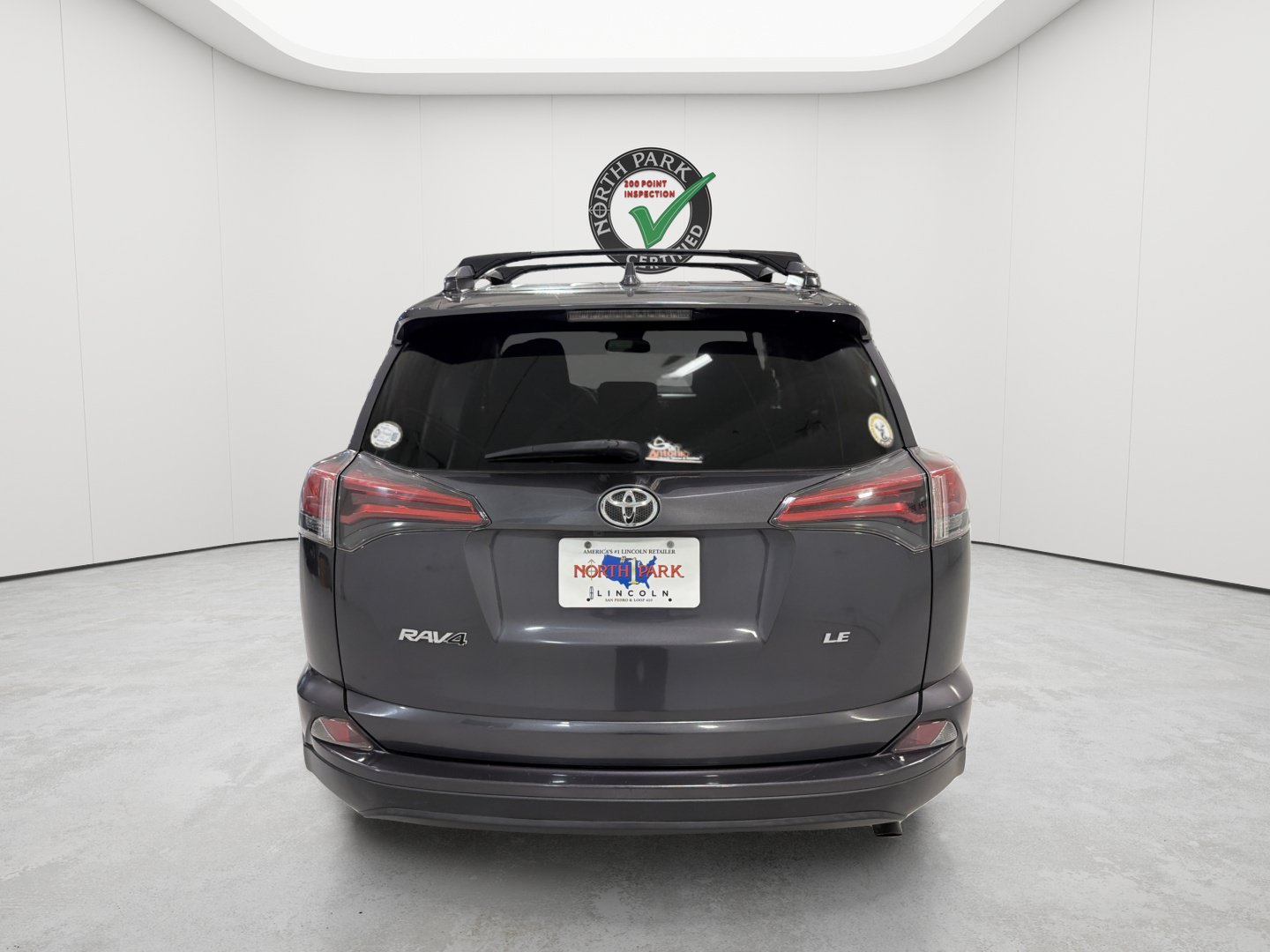 Used 2018 Toyota RAV4 LE FWD image 4