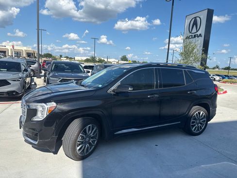 Used 2024 GMC Terrain Denali w/ Denali Premium Package AWD/4WD image 4