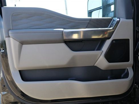 Used 2025 Ford F350 Platinum w/ Platinum Plus Package AWD/4WD image 16