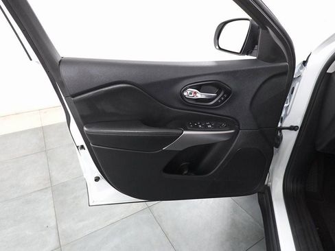 Used 2022 Jeep Cherokee Limited image 8