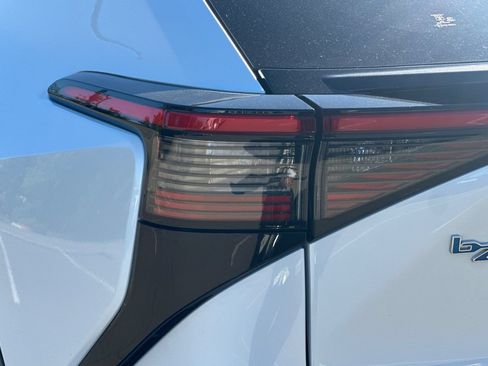 Used 2024 Toyota bZ4X FWD image 47