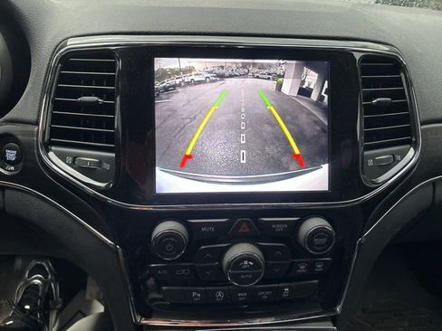 Used 2021 Jeep Grand Cherokee Limited image 16