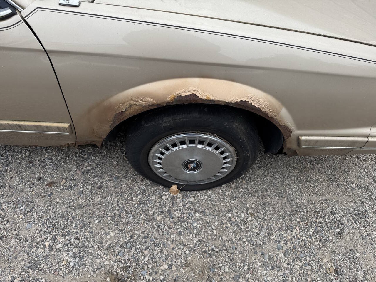 Used 1994 Buick Century Special FWD image 12