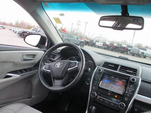 Used 2017 Toyota Camry XSE image 19