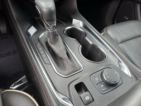 Used 2023 Chevrolet Traverse Premier image 53