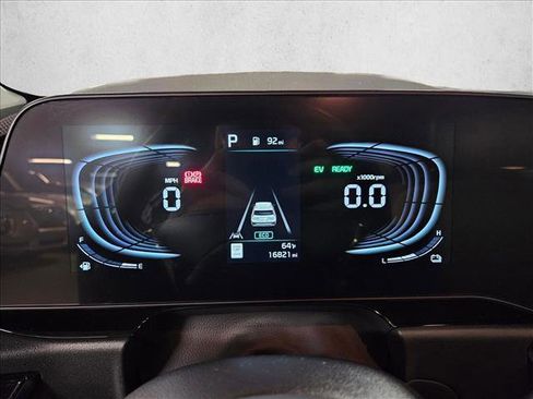Used 2024 Kia Niro EX FWD image 11