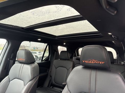 Used 2025 Honda Pilot TrailSport image 13