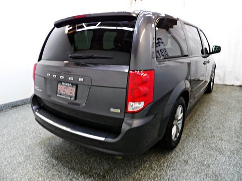 Used 2016 Dodge Grand Caravan SE FWD image 5