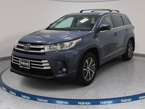Used 2018 Toyota Highlander XLE AWD/4WD image 1