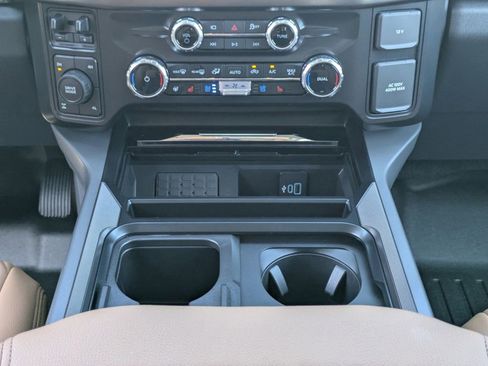 New 2026 Ford F250 Lariat w/ Black Appearance Package image 19