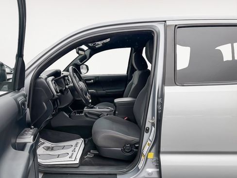 Used 2016 Toyota Tacoma TRD Off-Road w/ Towing Package image 12