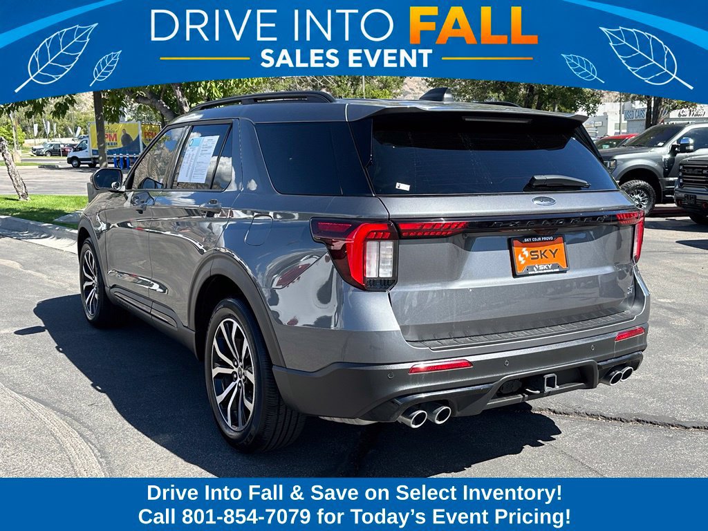 Used 2025 Ford Explorer ST AWD/4WD image 2